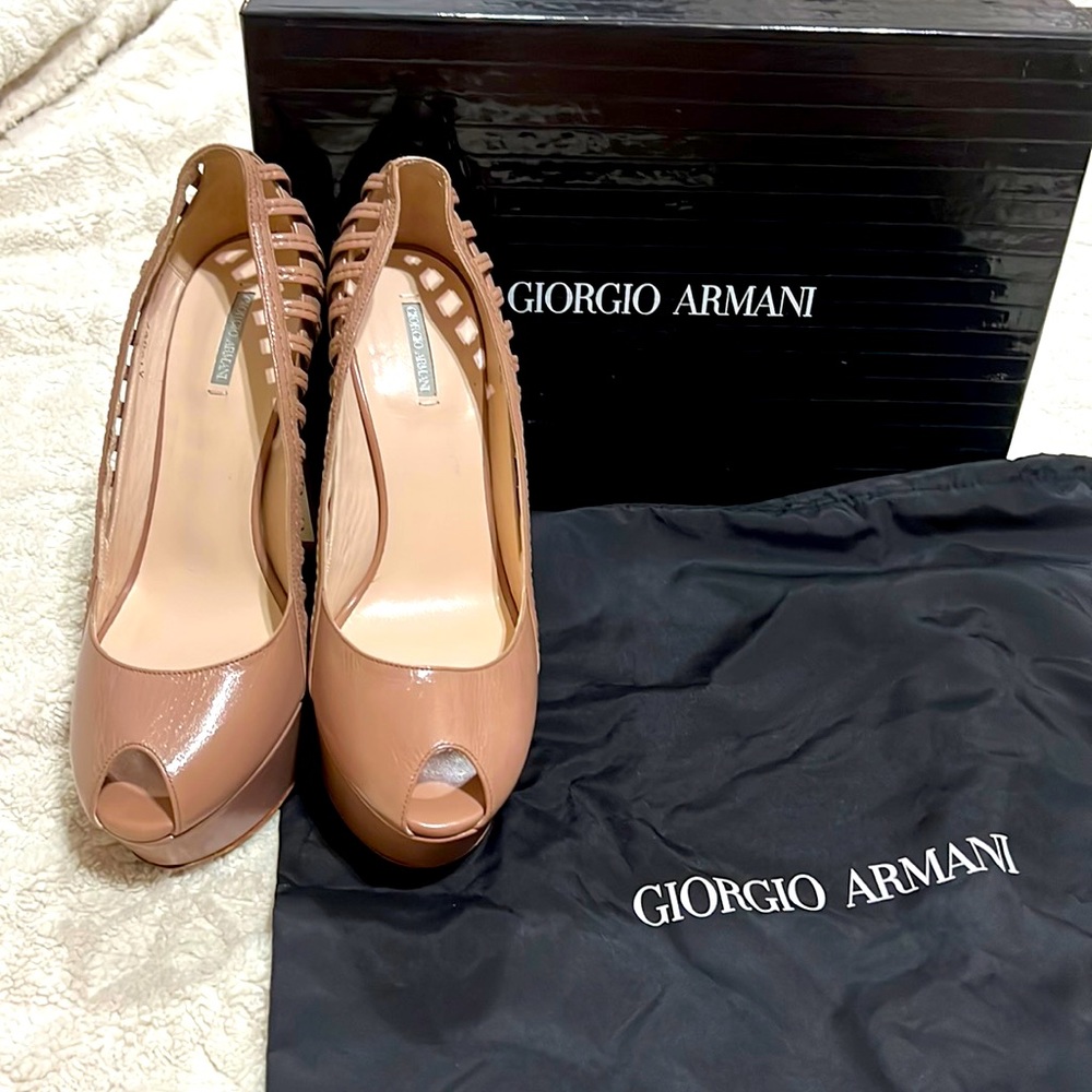 NIB Giorgio Armani Platform Pumps size 36 1/2
